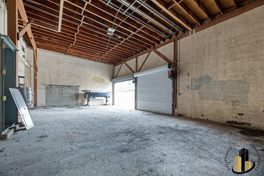 More Photos Of 5557 Cahuenga Blvd, North Hollywood General Retail For Sale