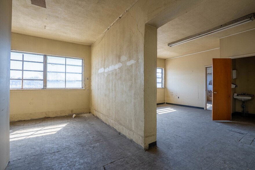 More Photos Of 14-18 N 52nd St, Philadelphia Storefront Retail Office For Sale
