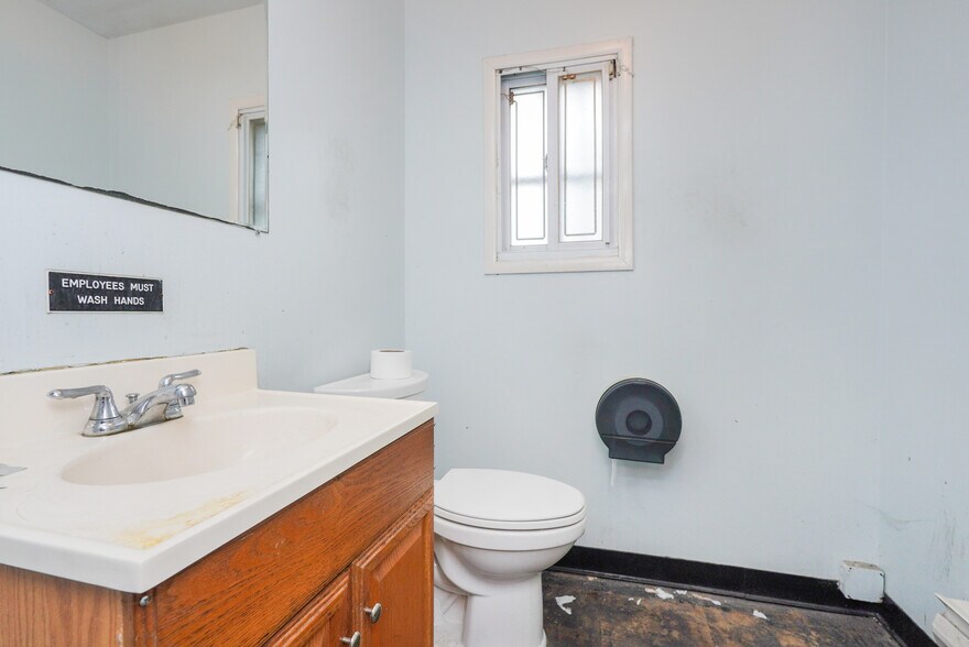 More Photos Of 1116-1120 Targee St, Staten Island Freestanding For Sale