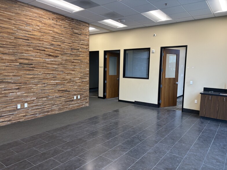 More Photos Of 3204 NW 38th Cir, Vancouver Distribution For Lease