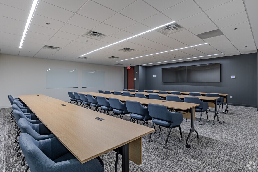 More Photos Of 375 Northridge Rd, Atlanta Unknown For Lease