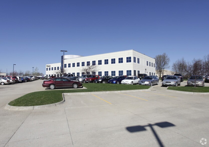 More Photos Of 4135 NW Urbandale Dr, Urbandale Office For Sale