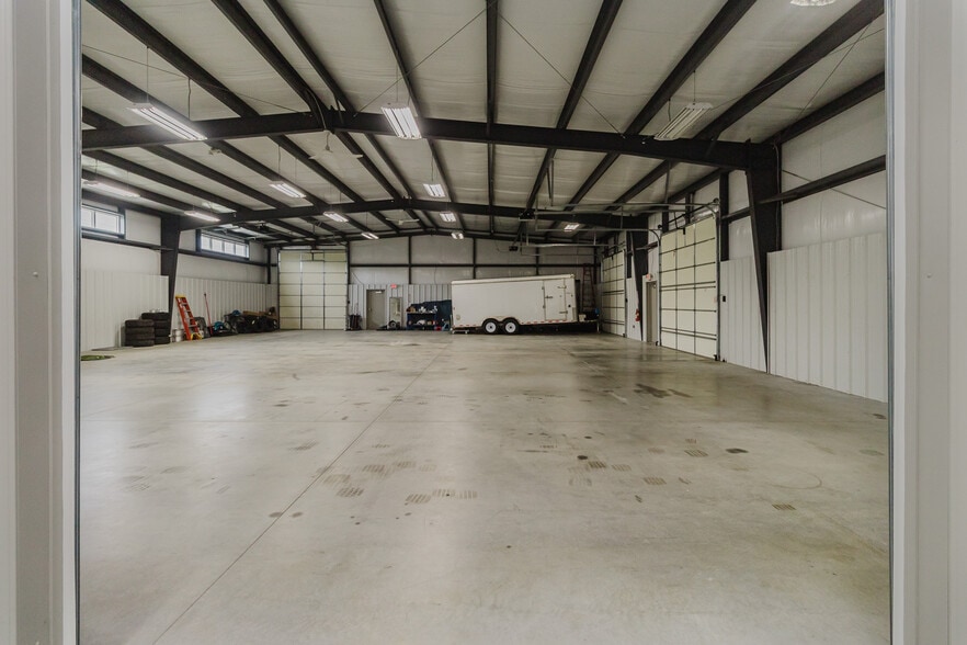 More Photos Of 2325 S Crest St, Wichita Warehouse For Sale