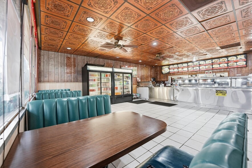 More Photos Of 486 W 20th St, San Pedro Storefront Retail Residential For Sale