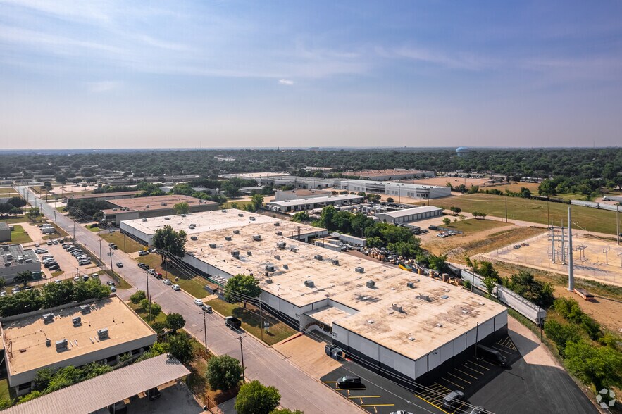 More Photos Of 3131 W Bolt St, Fort Worth Warehouse For Lease