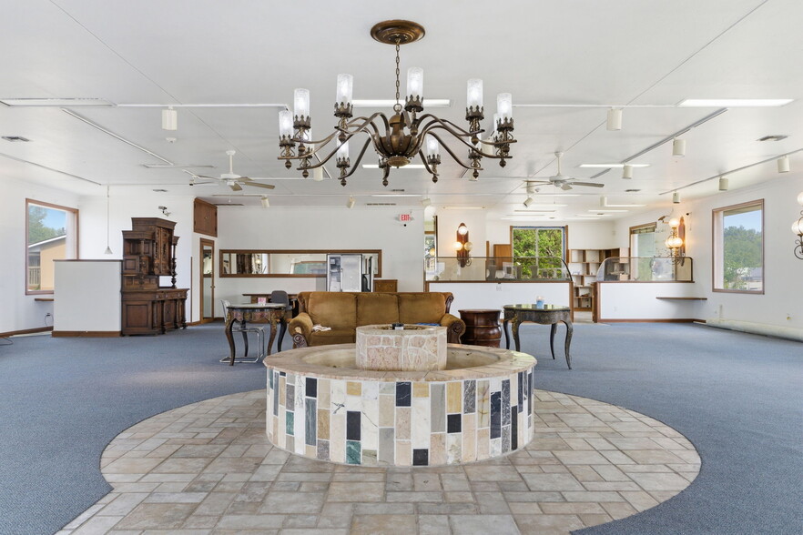 More Photos Of 2122 S Glenstone Ave, Springfield Freestanding For Sale