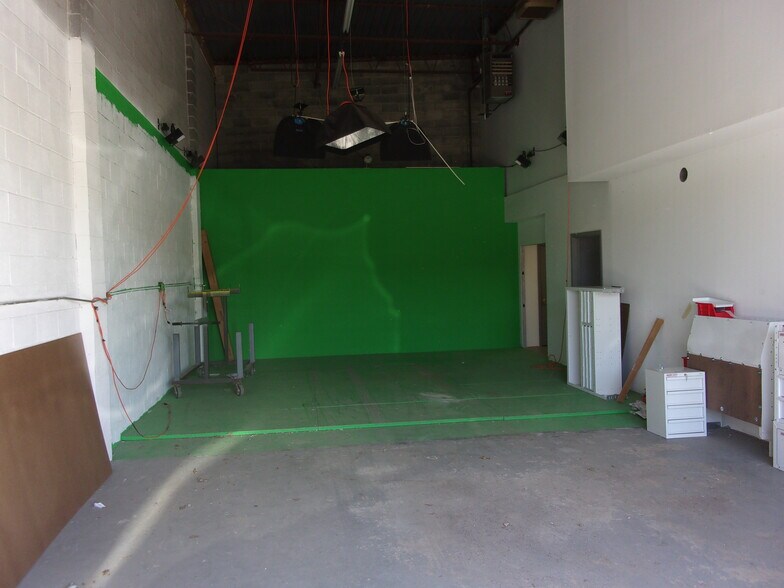 More Photos Of 114 Oakgrove Rd, Dulles Town Center Warehouse For Sale