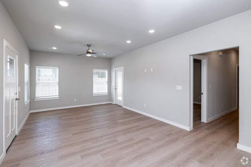 More Photos Of 275 N Hunter St, Farmington Apartments For Sale