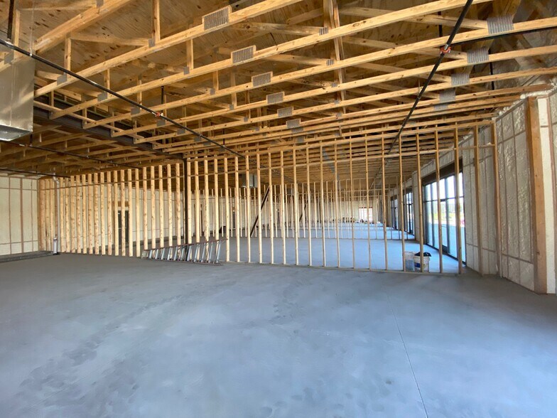 More Photos Of 808 Fort Worth Hwy, Weatherford Storefront Retail Office For Lease