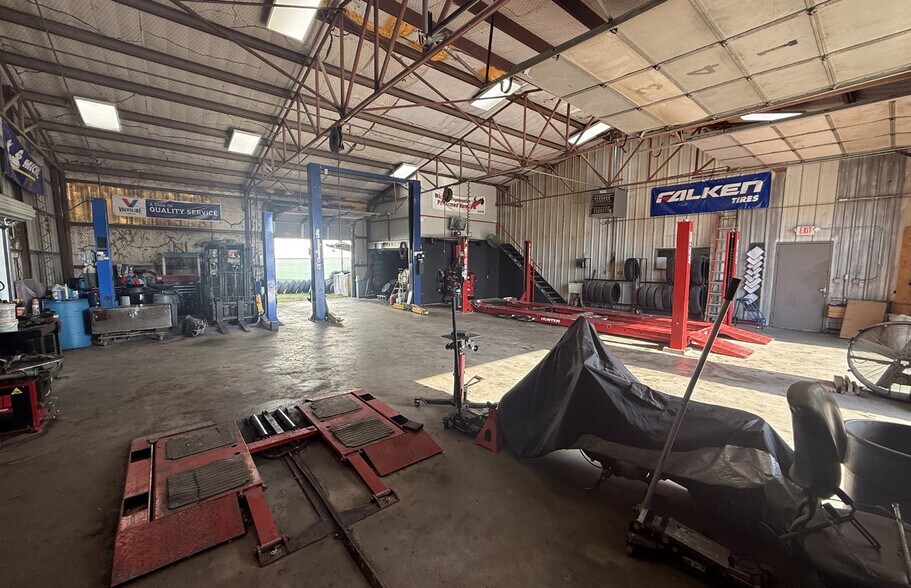 More Photos Of 200 S Blue Mound Rd, Fort Worth Warehouse For Lease