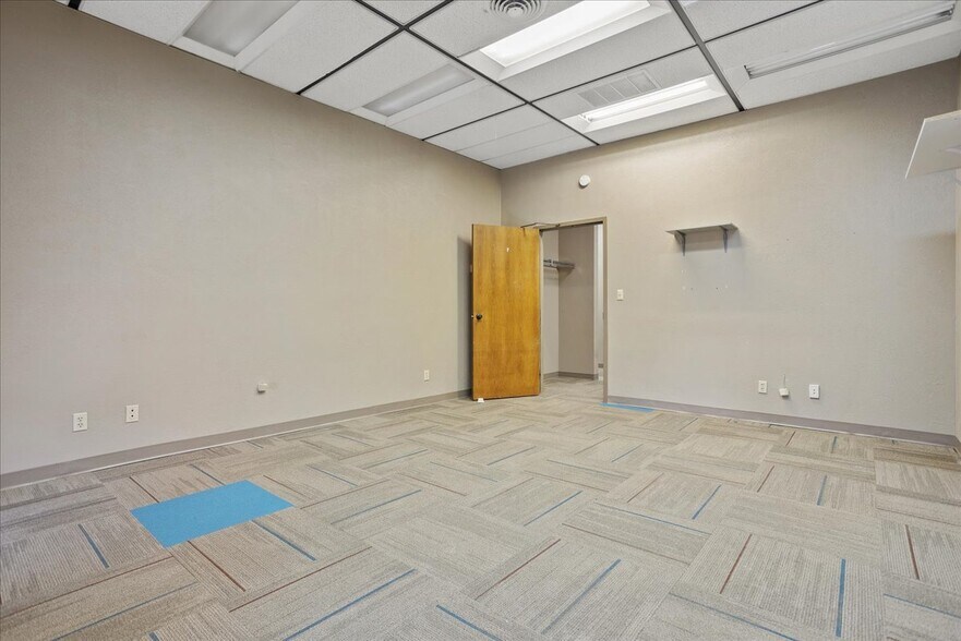 More Photos Of 1904 E 15th St, Cheyenne Office For Sale