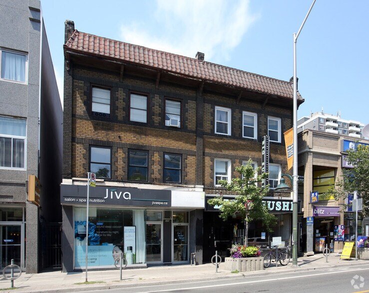 More Photos Of 388 Bloor St W, Toronto Storefront Retail Residential For Lease