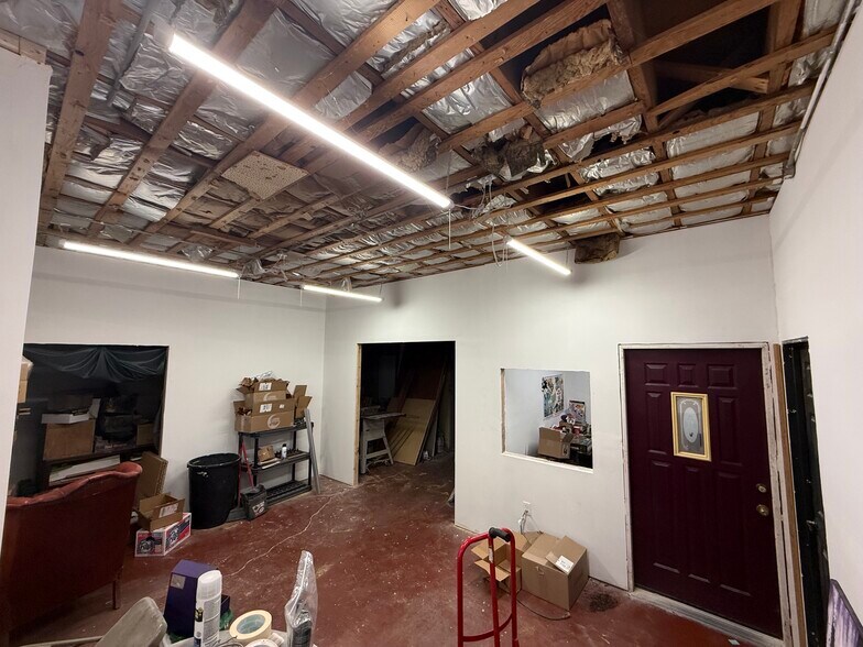 More Photos Of 1327 S Glenstone Ave, Springfield General Retail For Lease