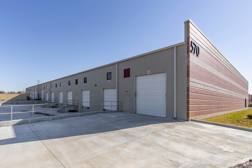 More Photos Of 570 Pitts School Rd, Concord Flex For Lease