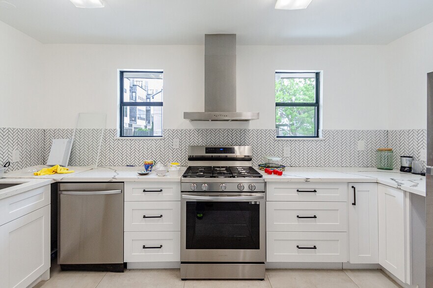 More Photos Of 5904 Dolores St, Houston Office For Lease