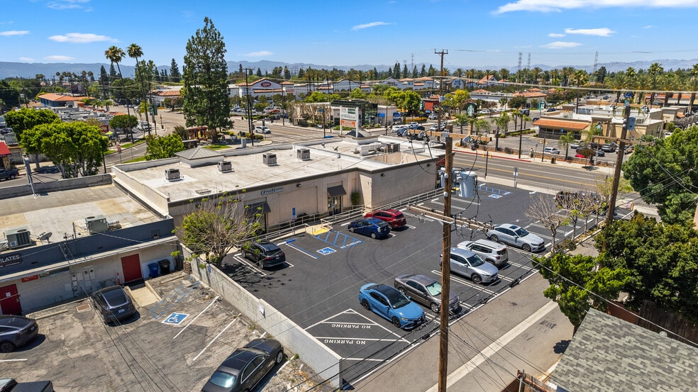 More Photos Of 17851 Chatsworth St, Granada Hills Freestanding For Sale