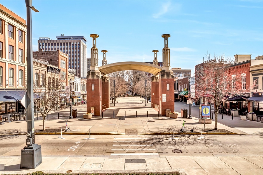 More Photos Of 17 Market Sq, Knoxville Storefront Retail Office For Sale