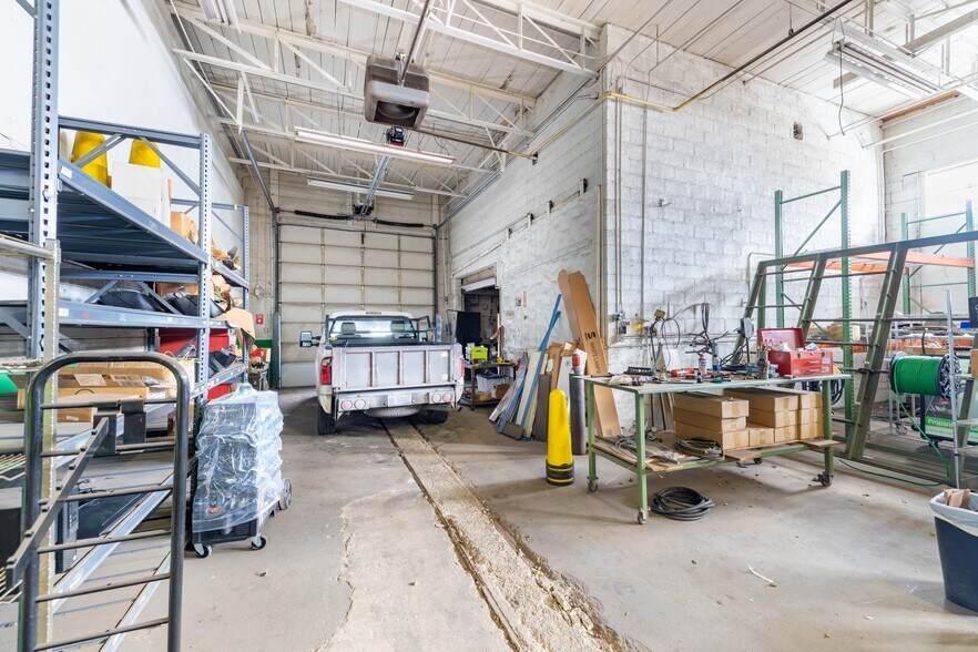 More Photos Of 2025 Eureka Rd, Wyandotte Flex For Sale