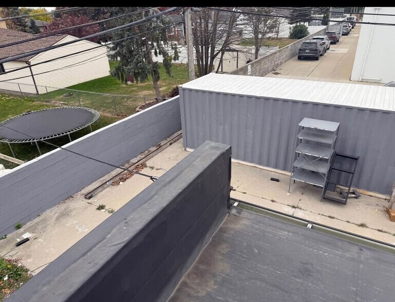 More Photos Of 20520 Stephens St, Saint Clair Shores Manufacturing For Sale