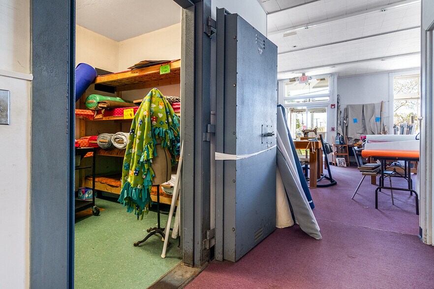 More Photos Of 1081 Main St, Hopkinton Freestanding For Sale