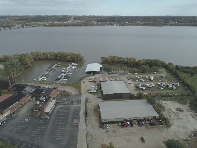 More Photos Of 99 Alexander Ave, Peoria Marina For Sale