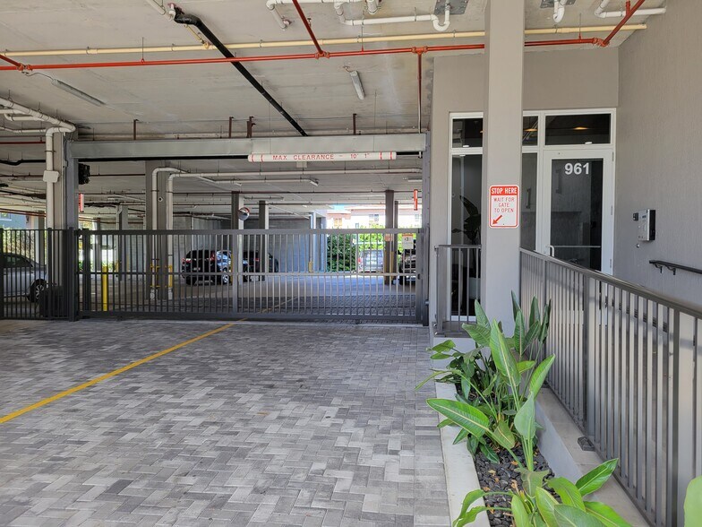 More Photos Of 961 SW 7th St, Miami Apartments For Lease