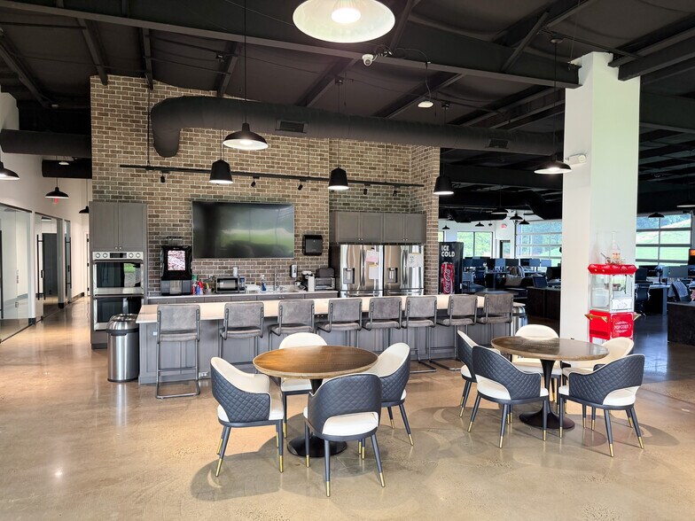 More Photos Of 18820 Statesville Rd, Cornelius Storefront Retail Office For Sale