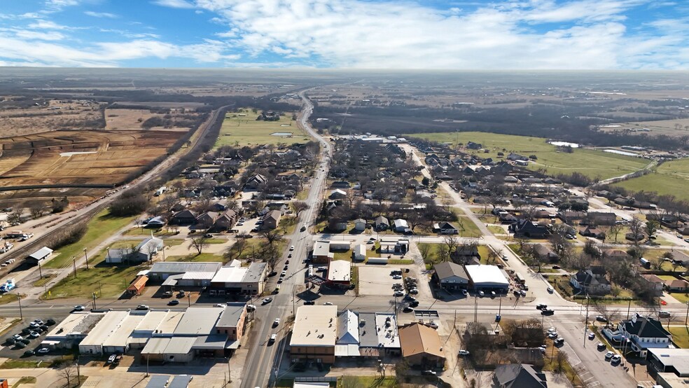 More Photos Of 204 W Mccart St, Krum Storefront Retail Office For Sale