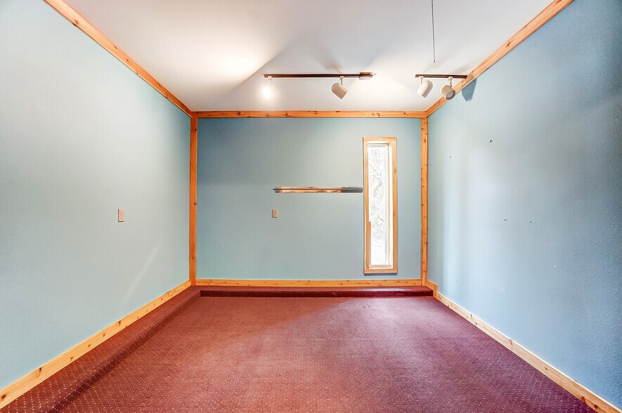 More Photos Of 20660 W Bowling Green Road, Weston Auto Repair For Lease