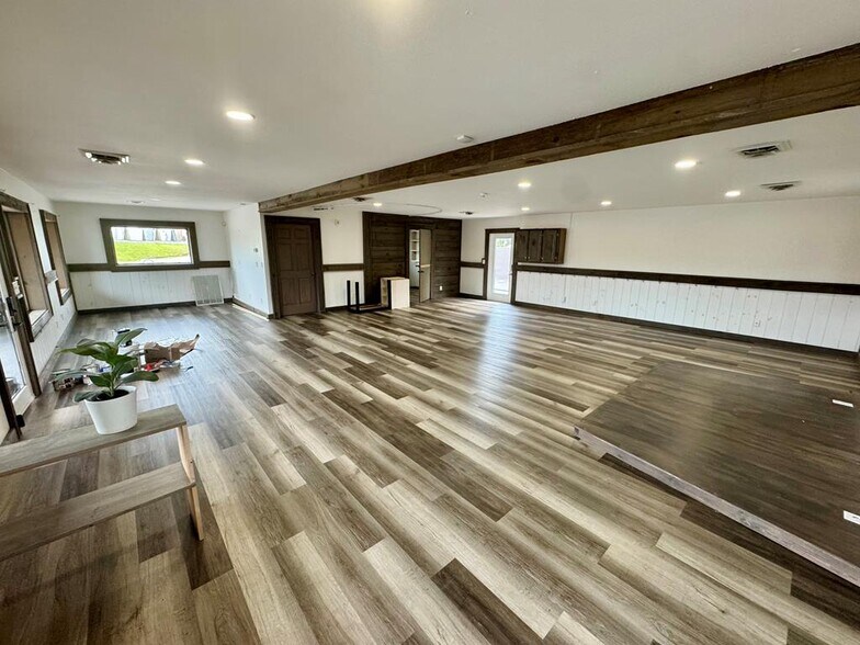 More Photos Of 3900 E First St, Blue Ridge Office Residential For Lease