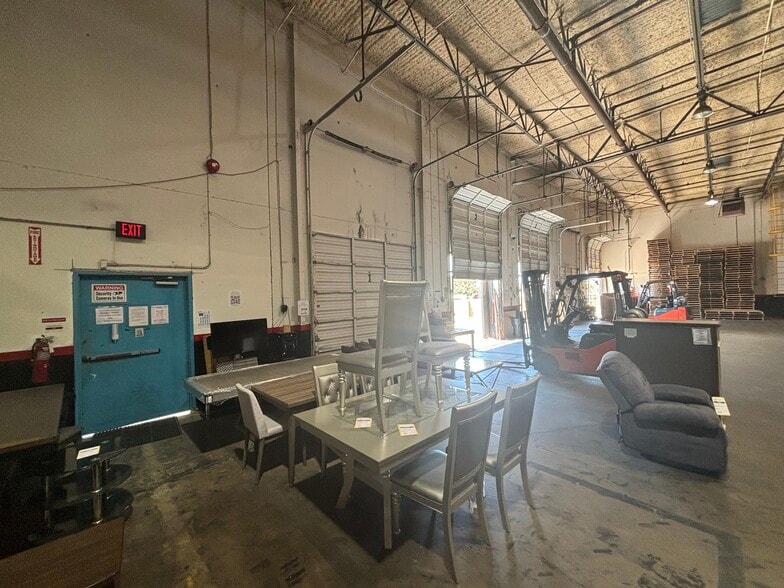 More Photos Of 2125-2127 Exchange Dr, Arlington Distribution For Lease