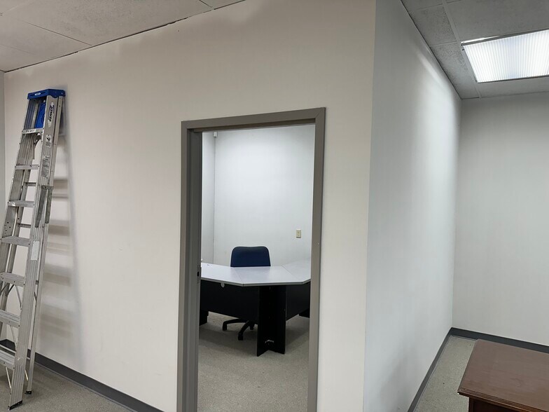 More Photos Of 4613 Philips Hwy, Jacksonville Light Distribution For Lease