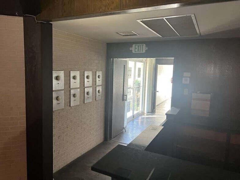 More Photos Of 1120 E Sen Carlos Truan Blvd, Kingsville Restaurant For Sale