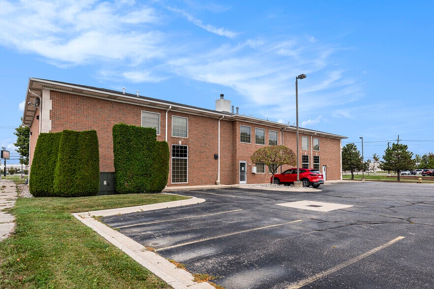 More Photos Of 47800 Gratiot Ave, Chesterfield Medical For Lease