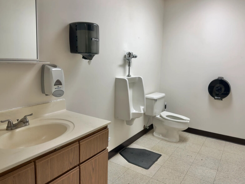 More Photos Of 1100 W Town St, Columbus Industrial For Sale