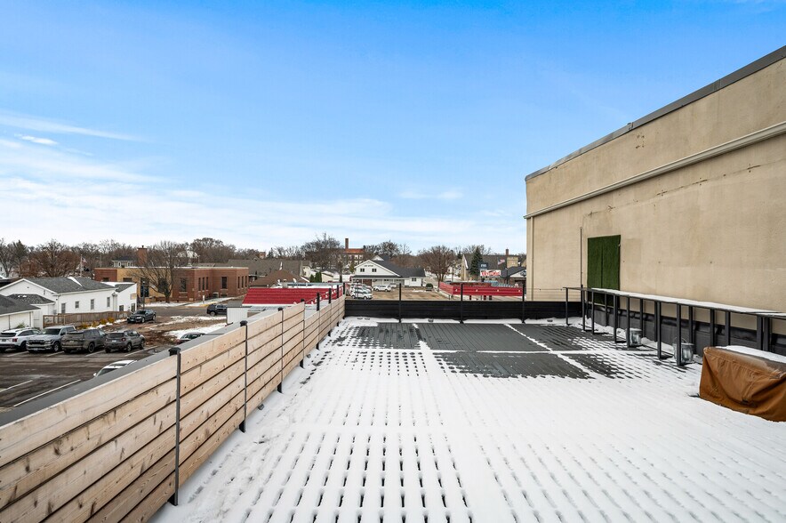 More Photos Of 102 State St N, Waseca Office For Sale