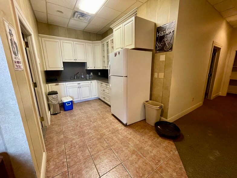 More Photos Of 663-665 N Eastern Blvd, Montgomery Freestanding For Lease