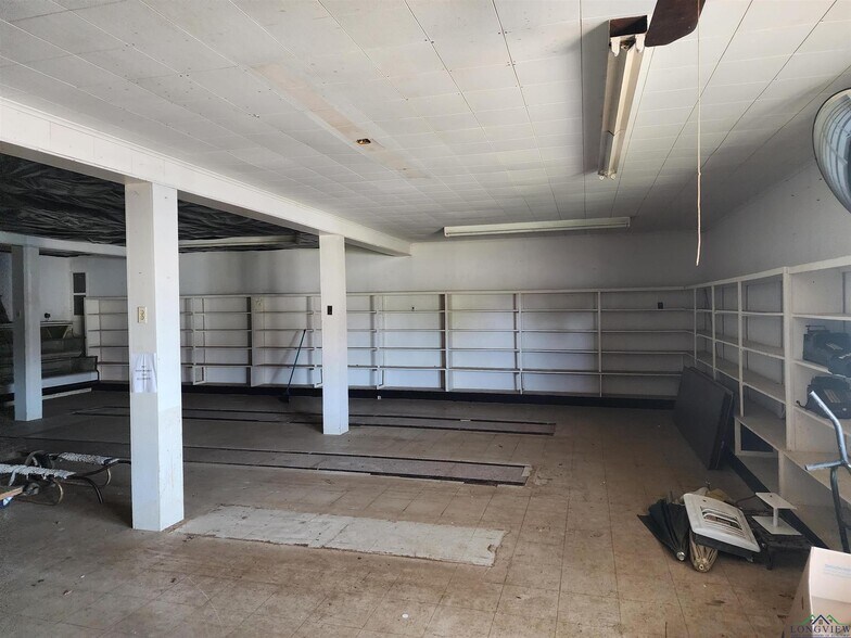 More Photos Of 10542 S Main St, New London Freestanding For Sale