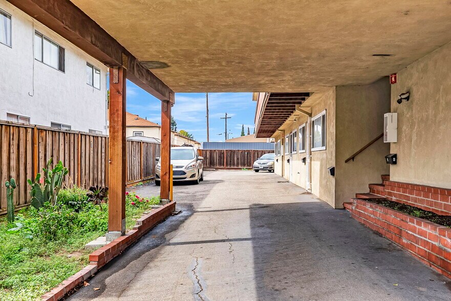 More Photos Of 15609 Ronda St, San Lorenzo Apartments For Sale