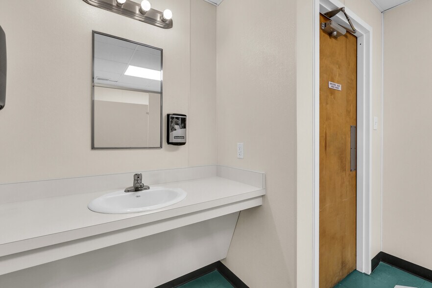 More Photos Of 114 Horizon Park Dr, Savannah Restaurant For Sale