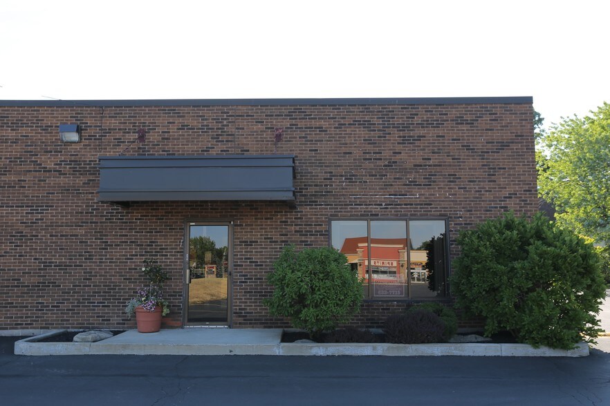 More Photos Of 8899 Main St, Buffalo Freestanding For Lease