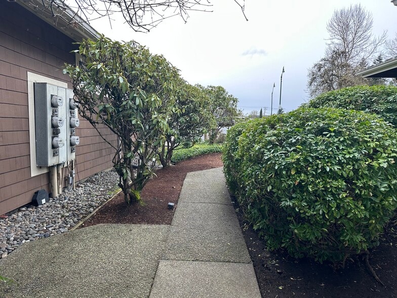 More Photos Of 1006 Fryar Ave, Sumner Office For Lease