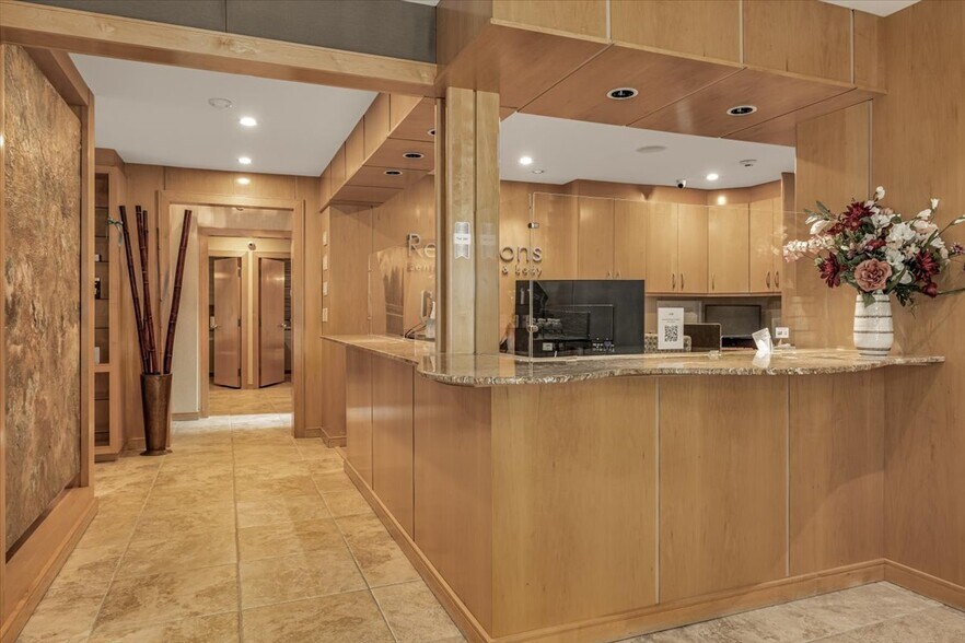 More Photos Of 299 E Northfield Rd, Livingston Medical For Sale