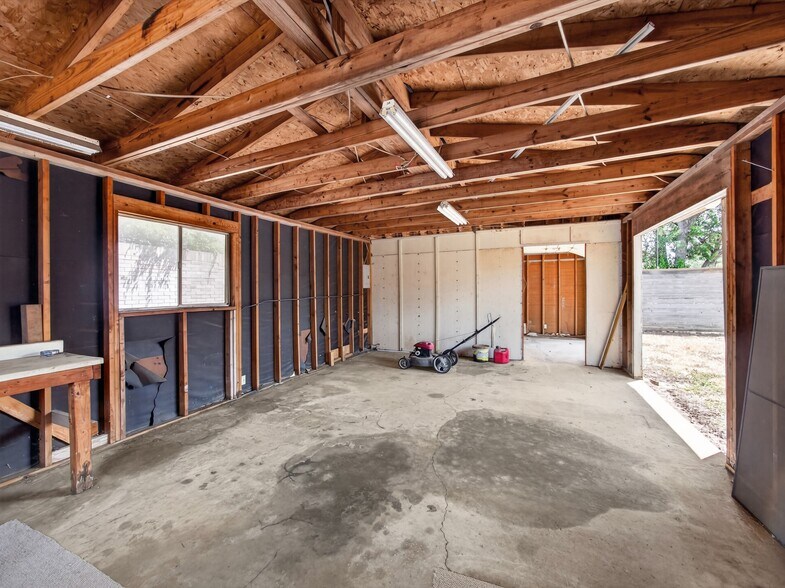 More Photos Of 1702 Lone Oak Dr, Leander Flex For Sale