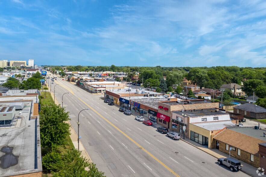 More Photos Of 4921 W 95th St, Oak Lawn Storefront Retail Residential For Lease