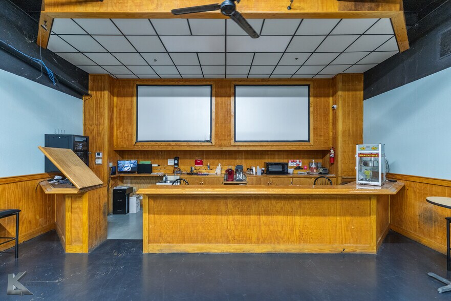 More Photos Of 550 E South 11Th St, Abilene Restaurant For Sale