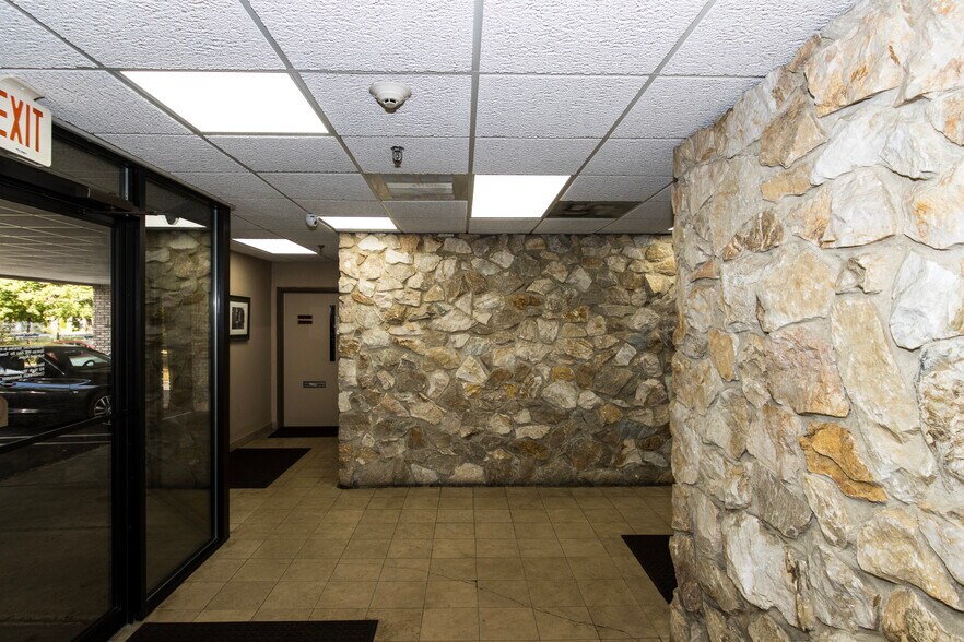 More Photos Of 812 N Wood Ave, Linden Office For Sale