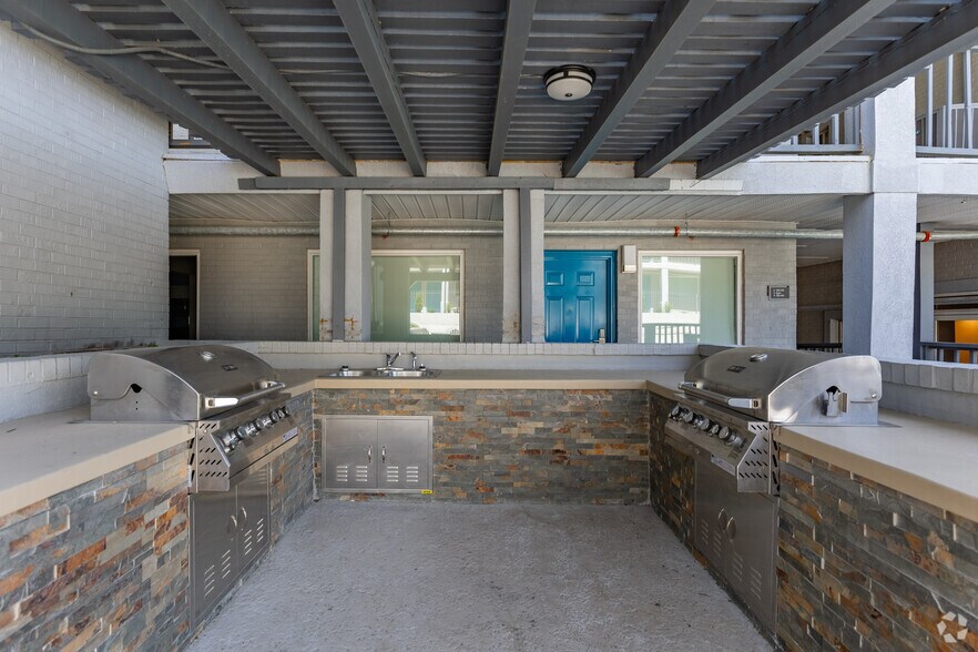 More Photos Of 2425 Atrium Way, Nashville Apartments For Sale