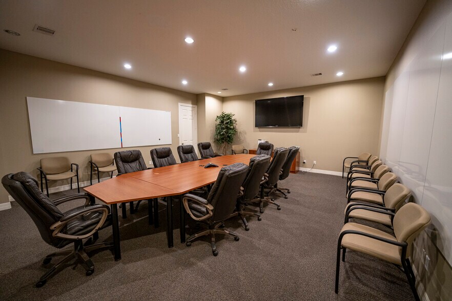 More Photos Of 4141 Katy Hockley Rd, Katy Warehouse For Lease