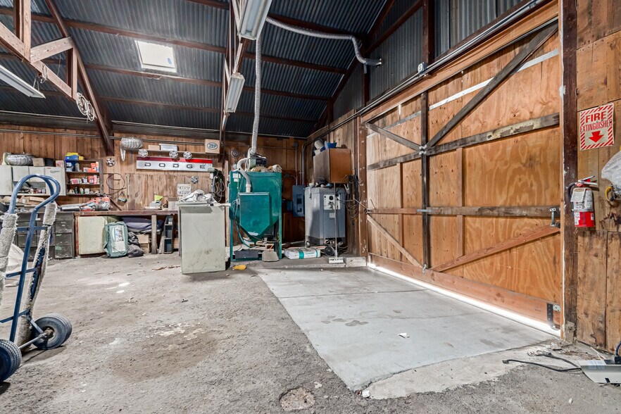 More Photos Of 5850 W Market St, Glendale Service For Sale